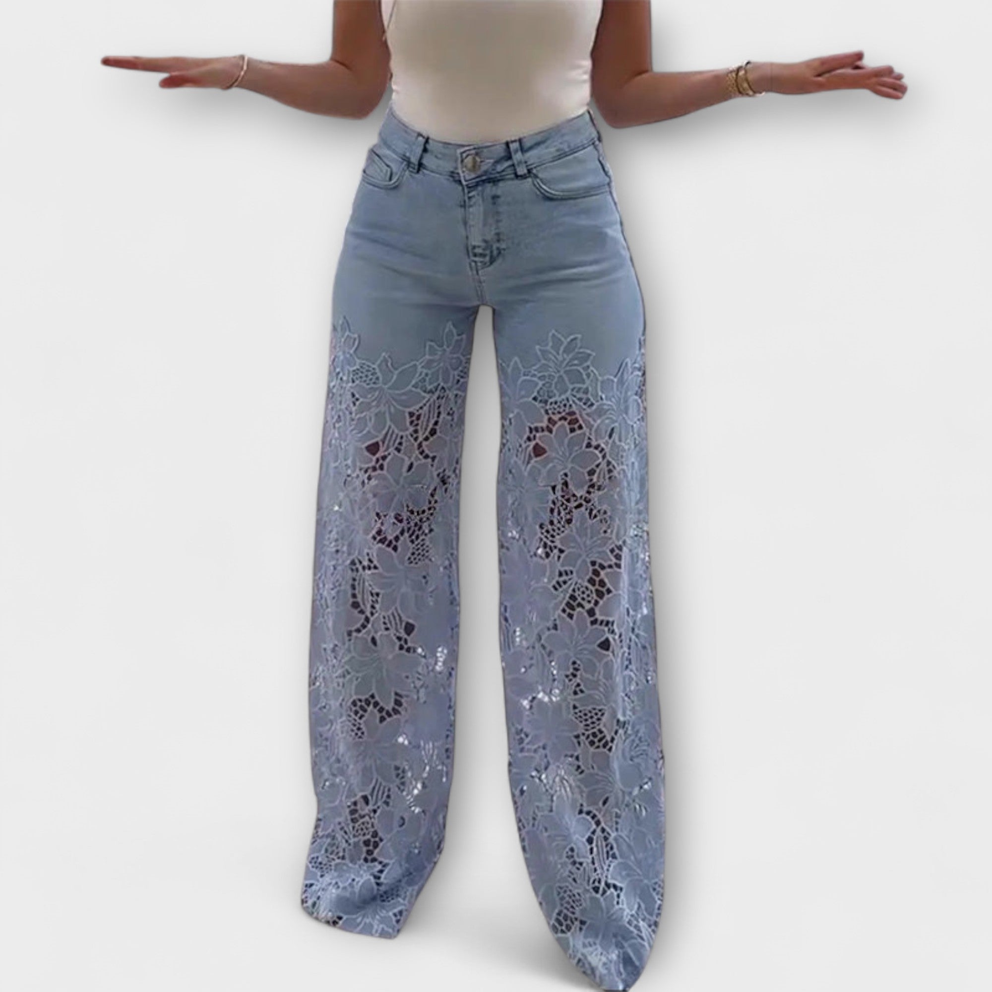 Jeans patchwork με δαντέλα στη μόδα